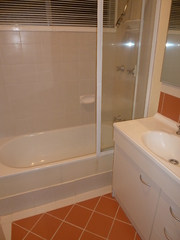 Bathroom (2017-07-25)