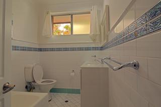 7/9 Campbell Street Wollongong - Bathroom (2015-11-20)