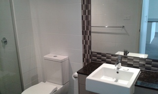 Bathroom (2015-06-28)