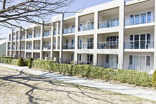 Front of Building (2010-04-29)