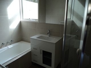 Bathroom (2013-05-03)