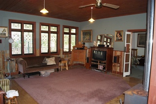 Lounge Room (2011-05-07)