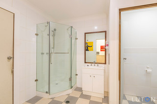 Bathroom (2016-08-24)