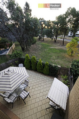 Rear Courtyard to reserve (2011-05-19)