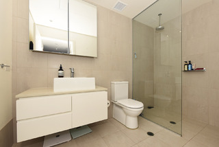 Bathroom (2017-10-24)