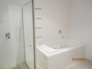 Bathroom (2013-05-14)