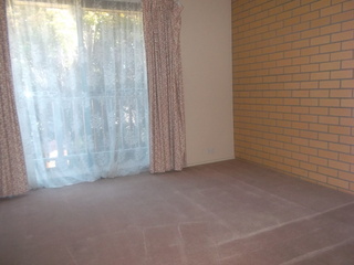 Bedroom 1 (2013-10-28)