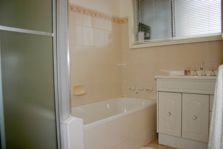 Bathroom (2005-12-14)