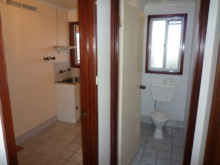 laundry and toilet (2012-07-30)