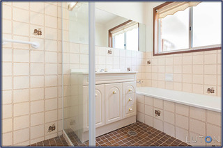 Bathroom (2013-12-11)