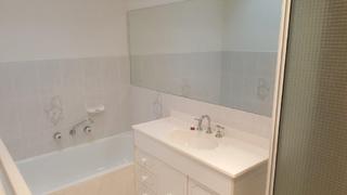 Bathroom (2017-05-23)