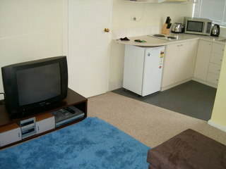 Living to Kitchen (2007-05-28)