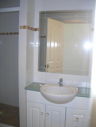 Bathroom (2007-05-15)