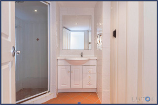 Main Bathroom (2015-01-23)