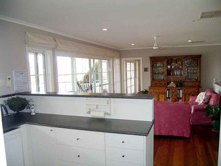Kitchen to Family (2005-09-01)