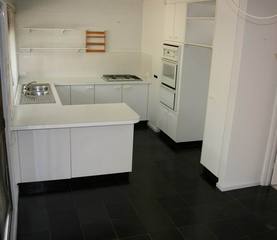 Family to kitchen (2010-04-07)