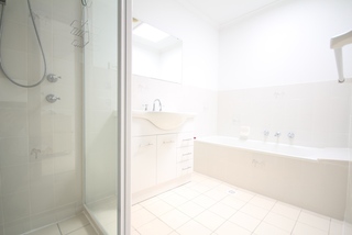Bathroom (2014-02-06)