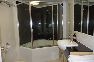 Bathroom (2016-10-31)