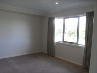 Bedroom 1 (2011-03-02)