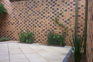 Front Courtyard (2004-12-10)