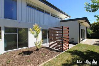 Side of House (2013-11-26)