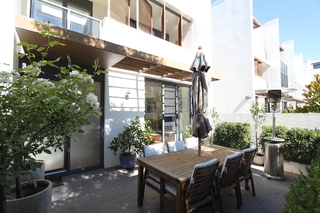 Front Courtyard (2018-02-14)