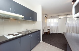 1 Bedroom - McMillan Gardens, Griffith (2014-01-03)