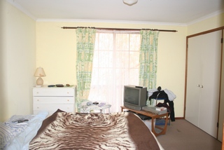 Bedroom 1 (2012-05-17)