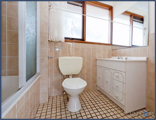 Bathroom (2011-09-15)