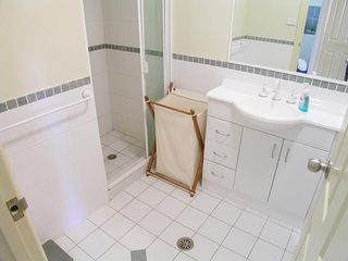 Bathroom (2004-11-18)