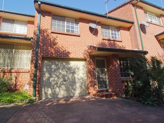 5/7 Wiseman Avenue North Wollongong - Front (2018-02-19)