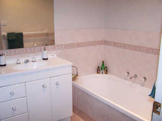Bathroom (2007-04-12)