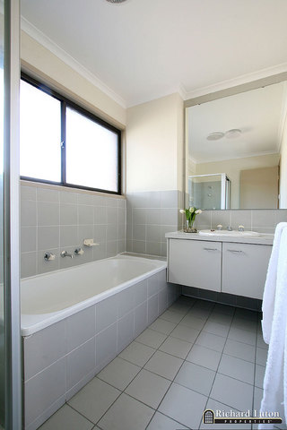 Bathroom Two (2007-04-18)