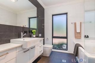 Main bathroom (2019-02-21)
