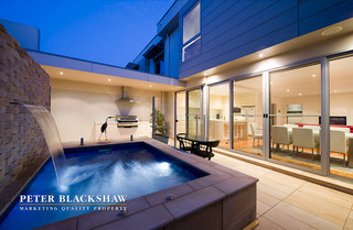 Pool area looking to kitchen (2014-11-20)