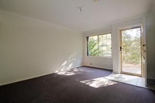 5/7 Wiseman Avenue North Wollongong - Living (2015-08-13)