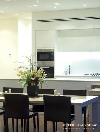 Dining/Kitchen (2006-08-25)