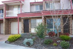 Front of Townhouse (2018-04-03)