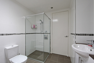 Bathroom (2011-11-01)
