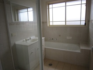 Bathroom (2015-12-21)