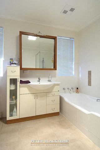 Bathroom (2006-06-01)