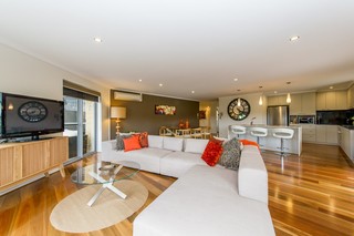 Lounge Room (2013-10-16)