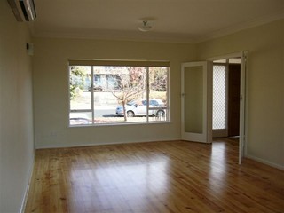 Lounge Room (2011-05-20)