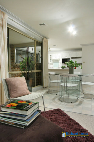Sitting Area (2006-05-18)