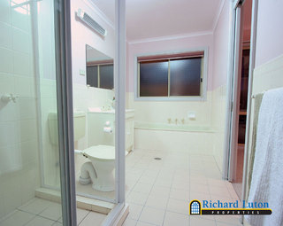Bathroom Flat (2006-05-18)