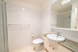 Bathroom (2014-03-02)