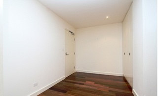 Large entry hallway (2019-01-22)