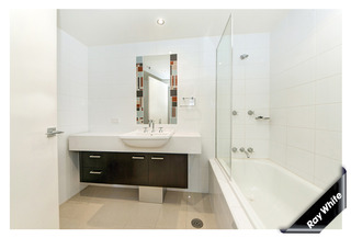 Bathroom (2012-07-04)