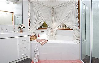 Ensuite (2004-05-19)