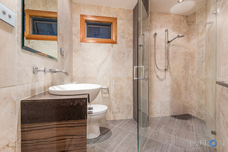 Bathroom Three (2015-10-06)